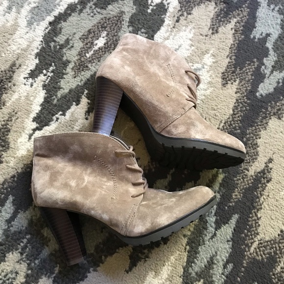 Short booties perfect for winter. - Picture 1 of 6